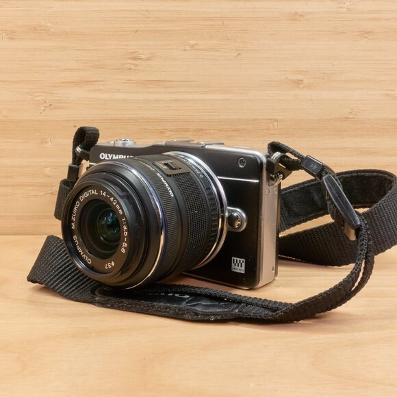 Olympus PEN Mini E-PM2 / 14-42mm Lens / Micro Four Thirds Camera / Tested - Picture 1 of 11